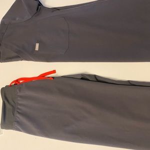 Figs Charcoal scrub set